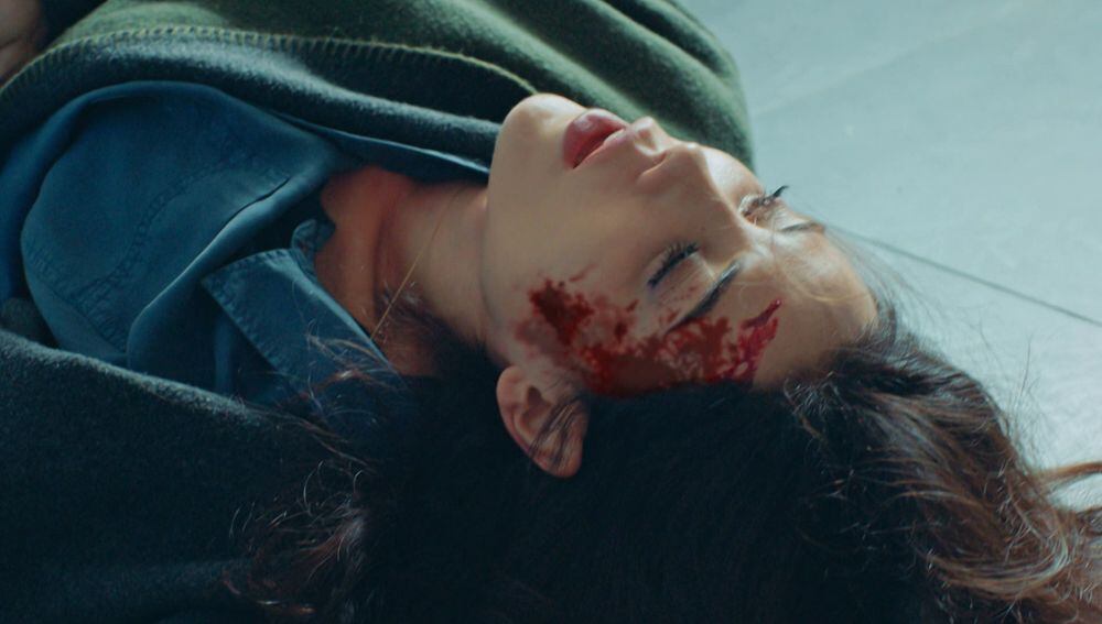 Volkan golpeó a Asya pensando que ella había matado a su hijo Ali (Foto: Medyapim)