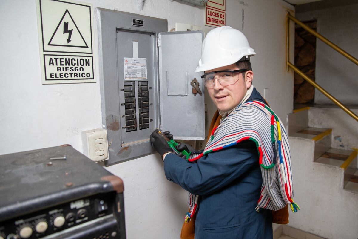 Artista es ingeniero mecánico. Foto: Allengino Quintana.