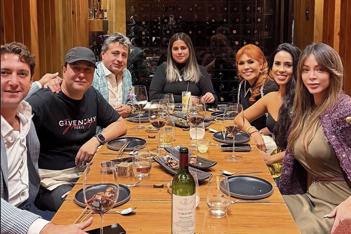 Magaly Medina, Sheyla Rojas y Antonio Pavón juntos en cena