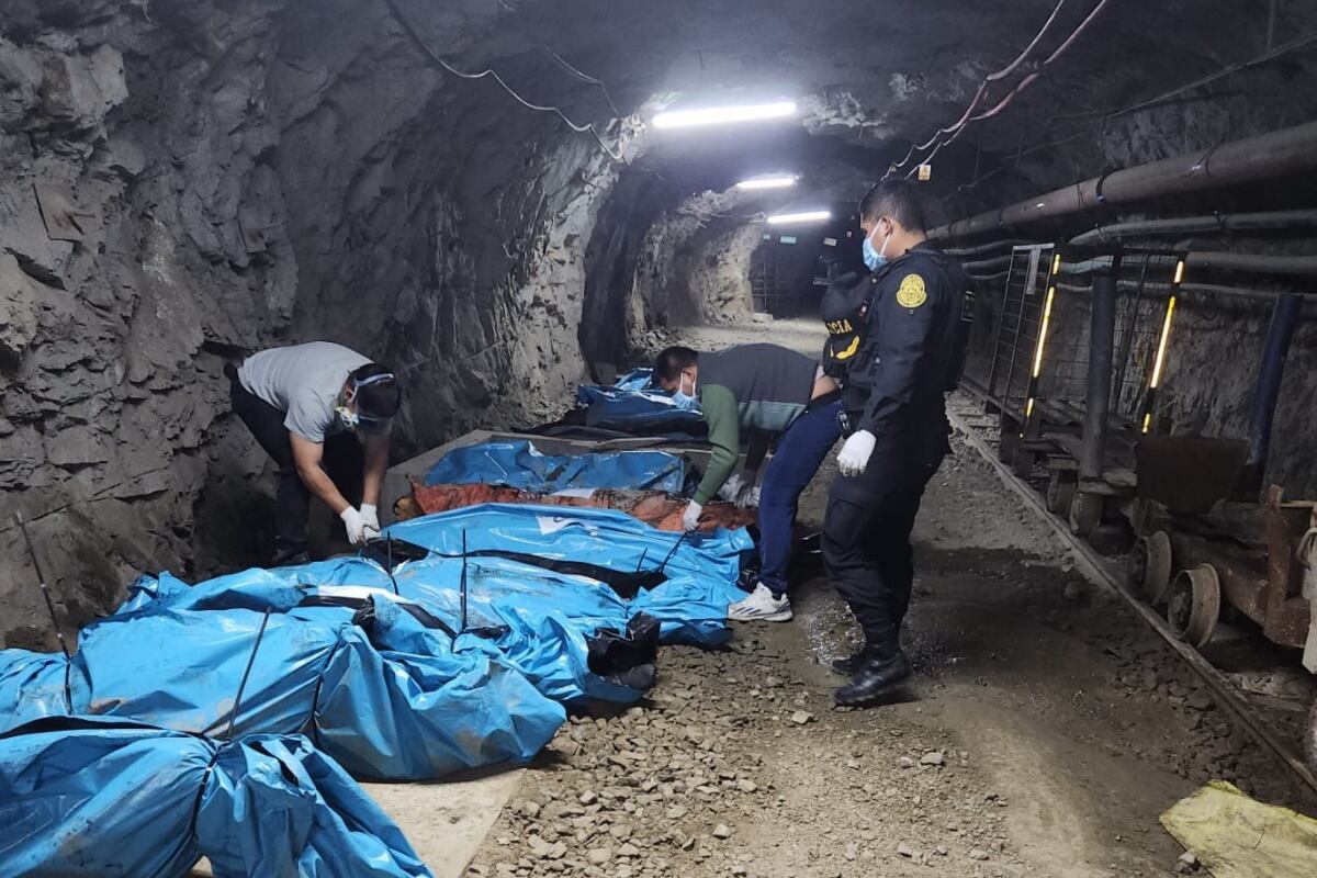 Policía y Fuerzas Armadas trabajan de manera conjunta para capturar a los responsables de la masacre. (Foto: EFE)