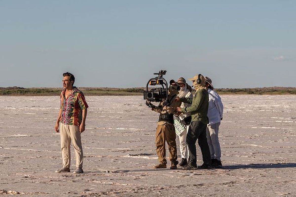 Adrián durante una de las escenas en el río (Foto: Adrián Uribe / Instagram)