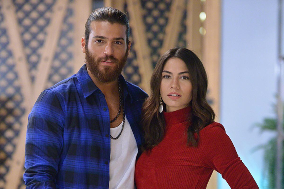 Can Yaman y Demet Özdemir son los protagonistas de “Soñar contigo” (Foto: Gold Film)
