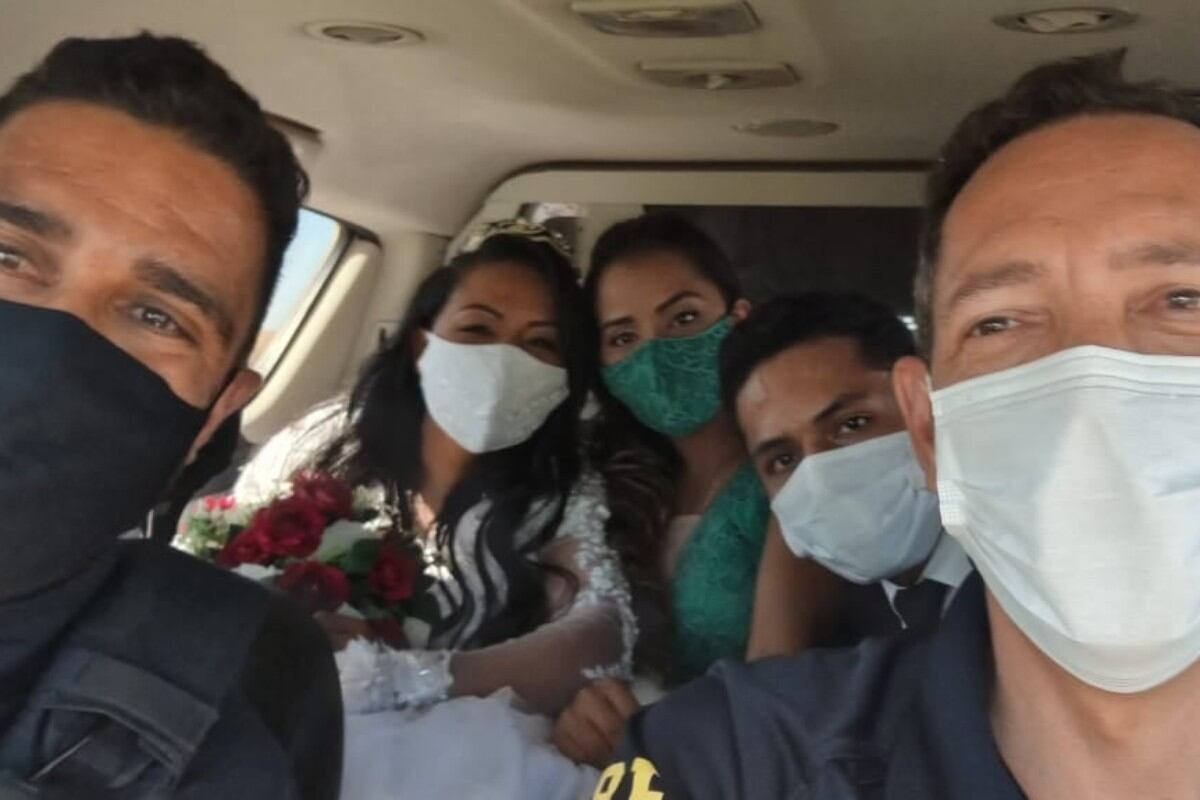 Policía salvó a novia que quedó varada en la carretera llevándola a su boda. (Foto: BandNews FM Brasília)