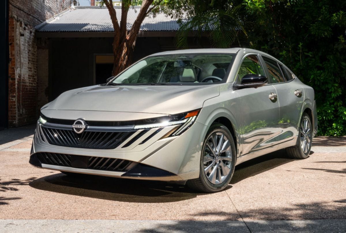 El nuevo Sentra llega con un diseño más deportivo y con mejor coeficiente aerodinámico. (Foto: Nissan)