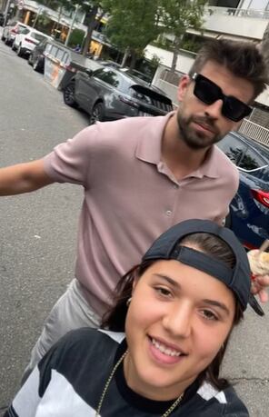 La actitud de Piqué con sus fanáticos causó un gran asombro (Foto: Cuenta Fan Clara Chía y Gerard Piqué / Twitter)