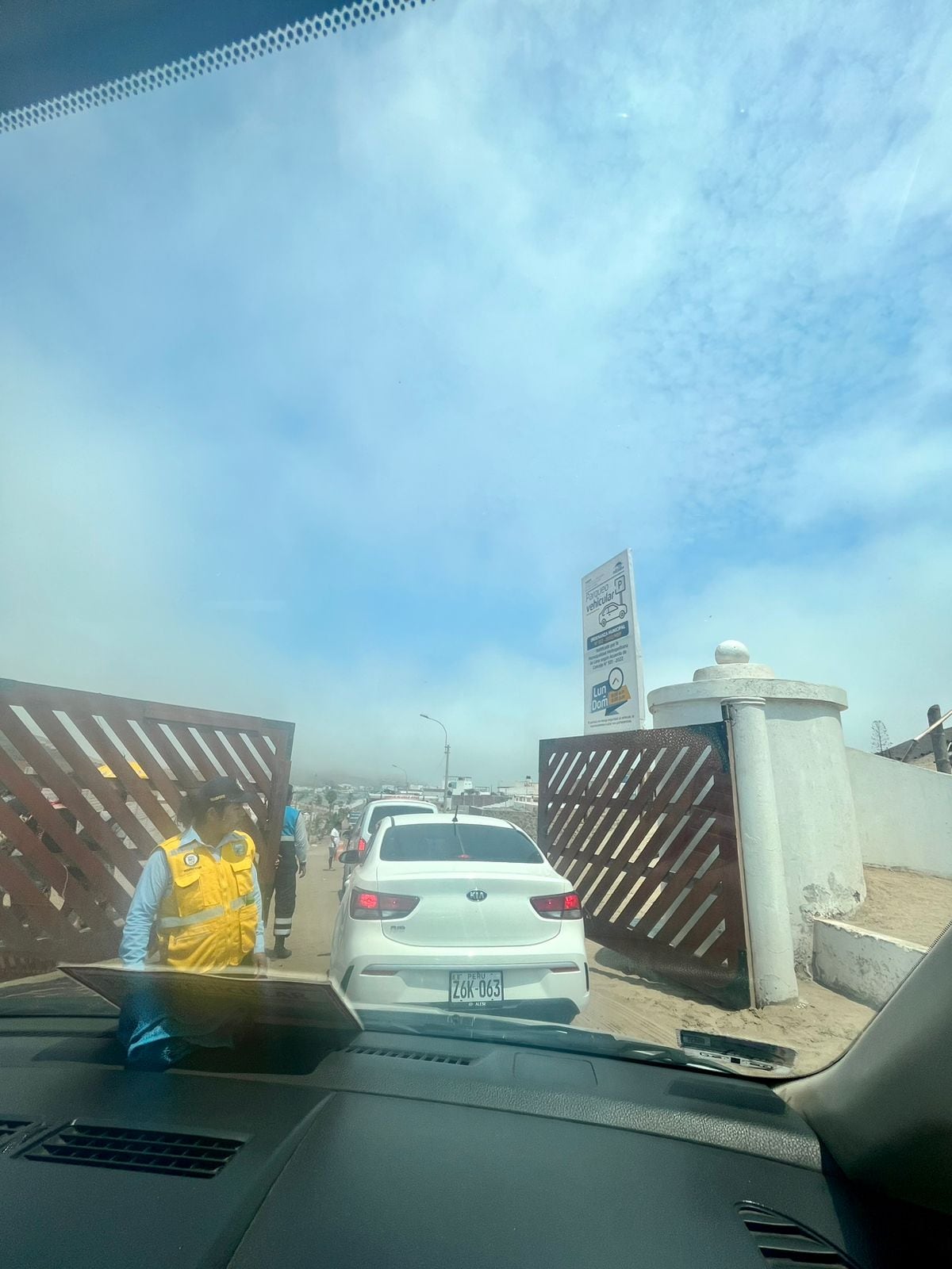 Tranquera al ingreso de Naplo. Aquí se realiza una exhaustiva revisión a los vehículos. (Foto: Jhonny Valle)