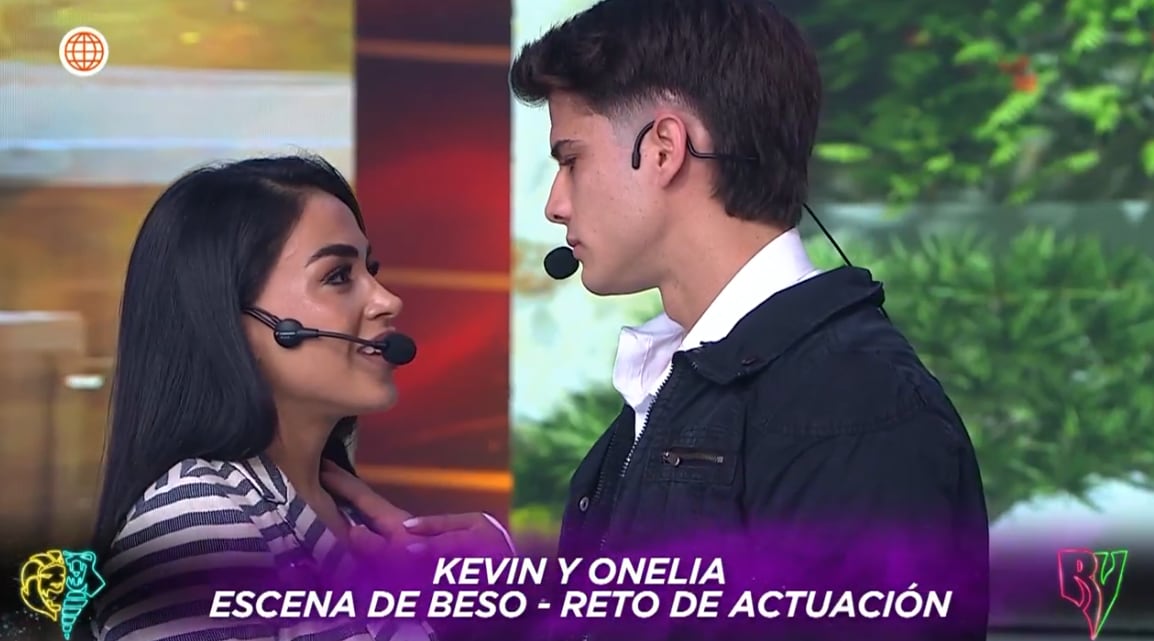 Onelia Molina y Kevin Díaz previo a besarse en reto de actuación en 'Esto Es Guerra'.