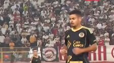 Miguel Silveira fue recibido entre pifias por la hinchada de Universitario