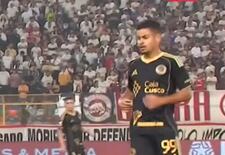 Miguel Silveira fue recibido entre pifias por la hinchada de Universitario