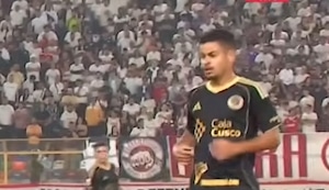 Miguel Silveira fue recibido entre pifias por la hinchada de Universitario
