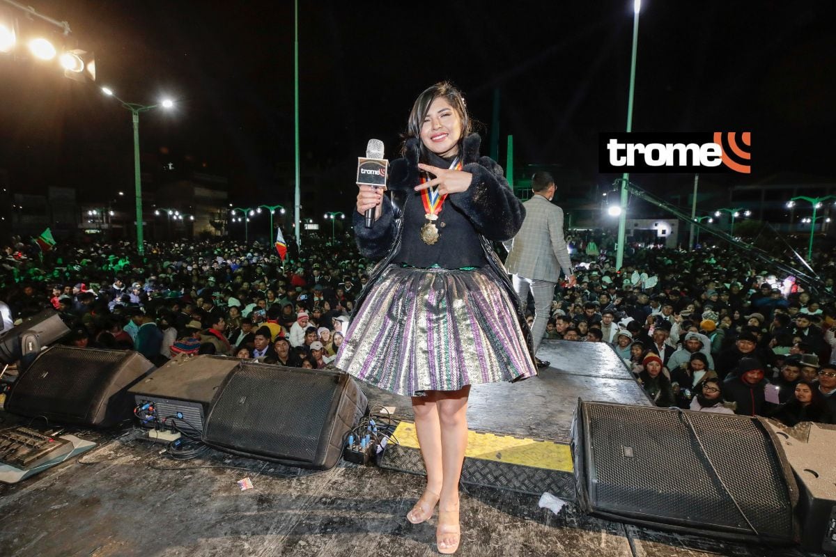 Yarita Lizeth puso a bailar a miles de personas en Desaguadero, Puno. (Foto. GEC /Lenin Tadeo)