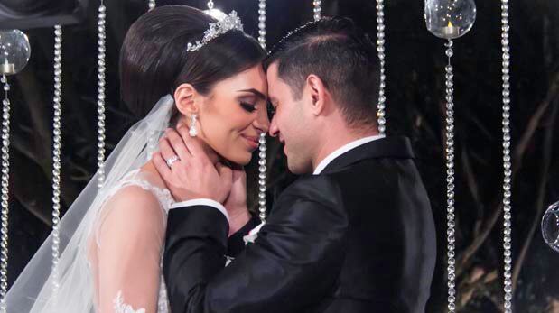 Natalie Vértiz y Yaco Eskenazi durante la ceremonia (Foto: Captura de Pantalla)