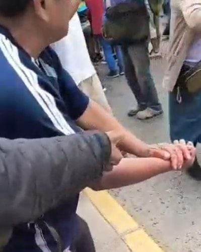 Un adulto mayor resultó herido.