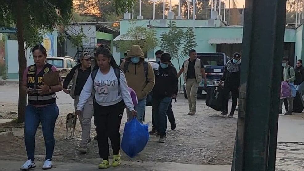 Expulsan a extranjeros del país