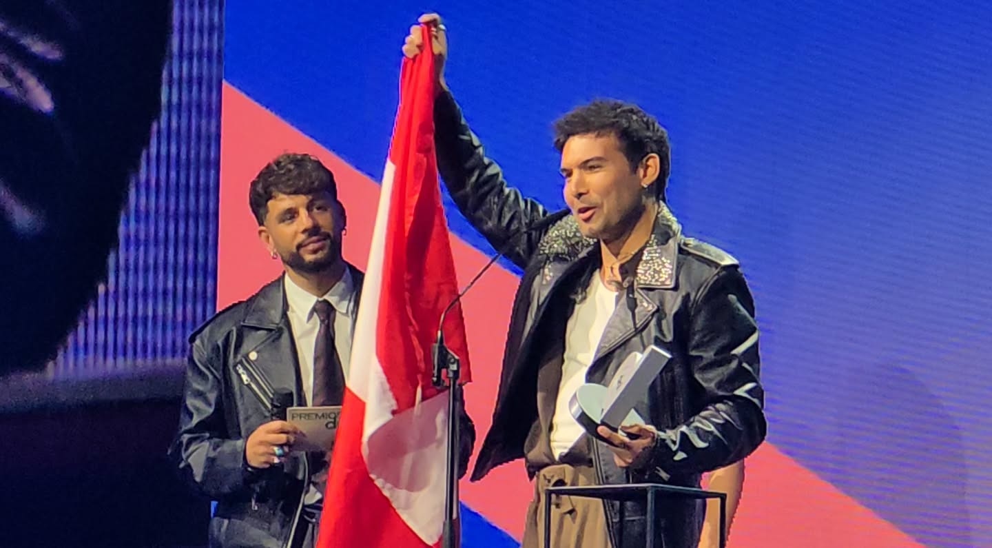 Ezio Oliva hace historia y gana Premio Dial