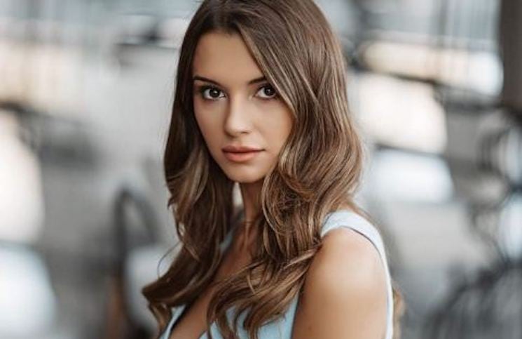 Marlene Pérez Weber es la voz de Leyla Lydia (Foto: Telemundo)