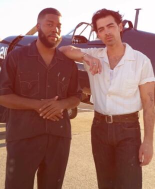 Joe Jones y Khalid protagonizan 'Not Alone', canción de 'Devotion'. (Foto: @joejonas / Instagram)