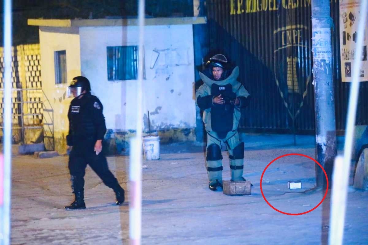 Personal de la UDEX retiró el dispositivo, mientras las investigaciones ya fueron iniciadas. (Foto: César Grados/@photo.gec)