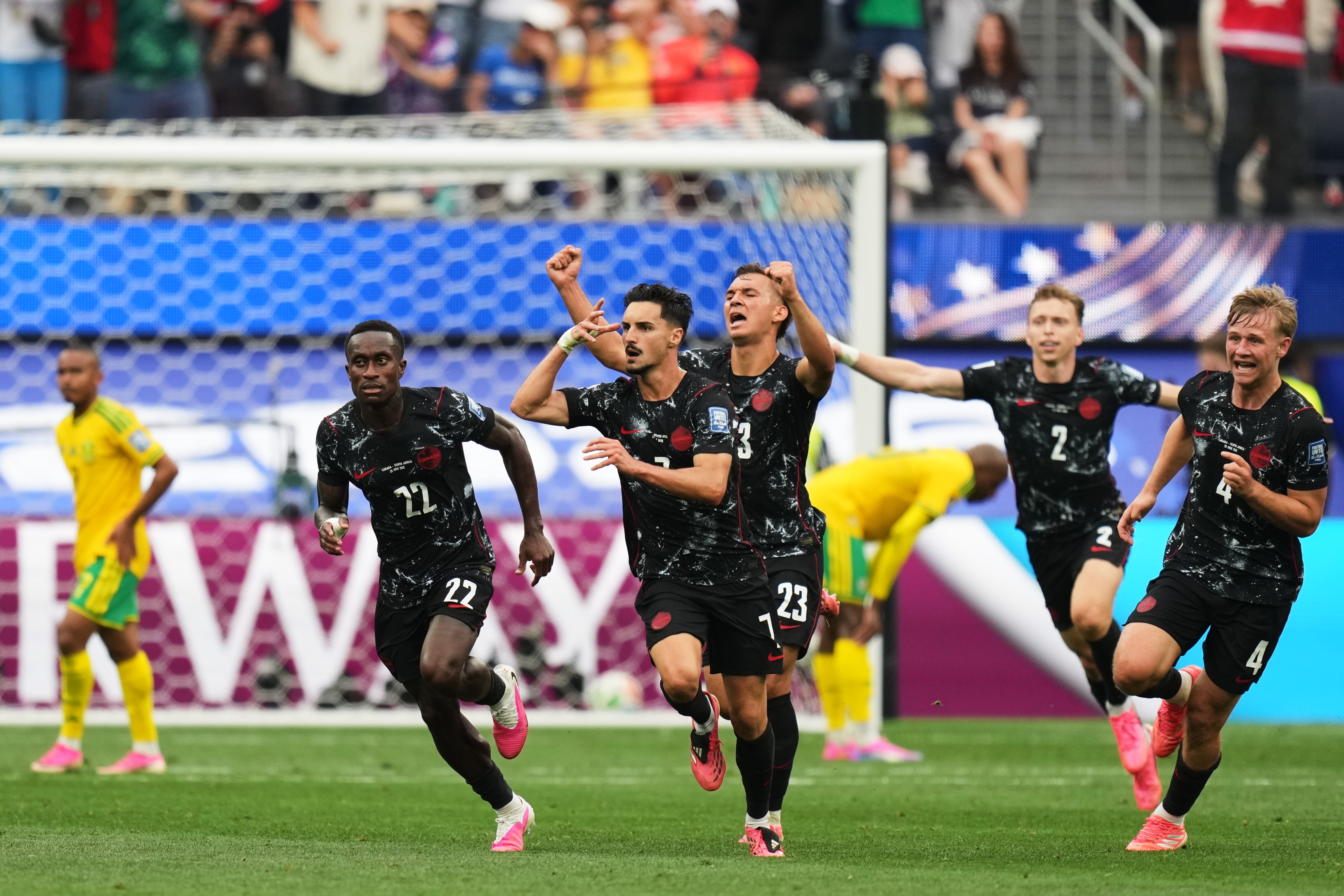 Stephen Eustaquio marcó el gol que le dio el triunfo a Canadá sobre Sudáfrica. (AP Photo/Andre Penner)