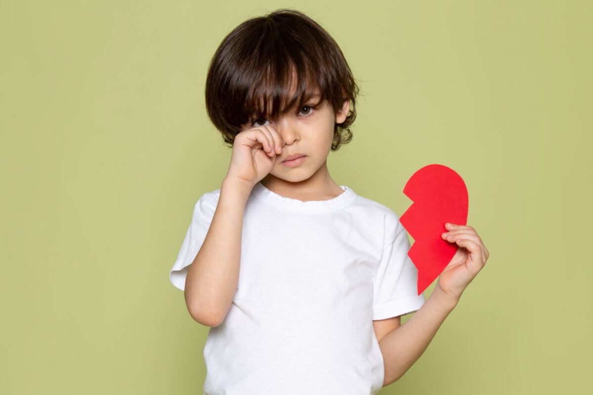 No fuerces a tu hijo a aceptar o querer a tu nueva pareja. Dale su espacio y tiempo para que todo fluya.