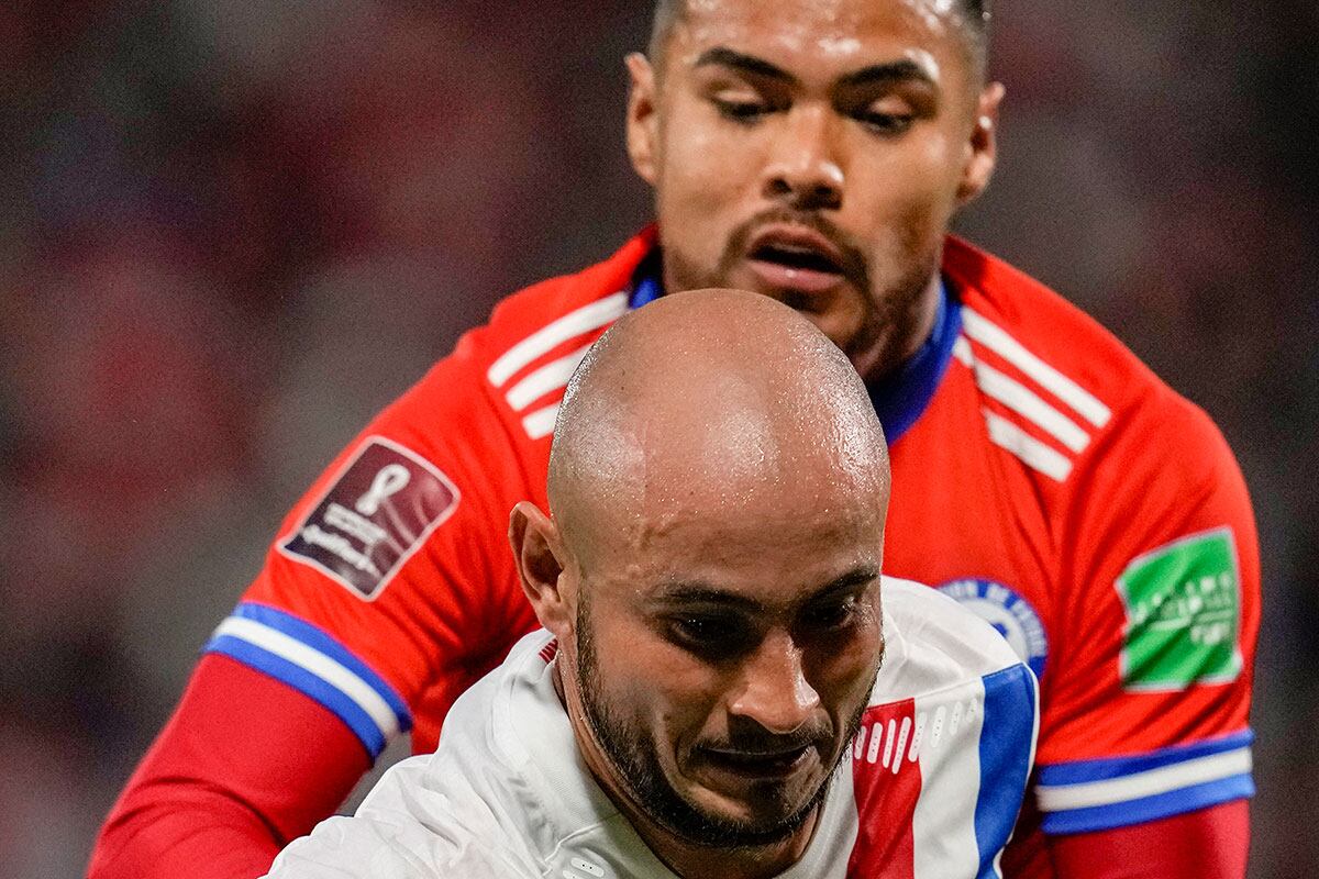 El partido, Chile - Paraguay va en vivo por Chilevisión. Conoce los horarios y canales de televisión que transmitirán el partido en directo online. (Foto: AFP)