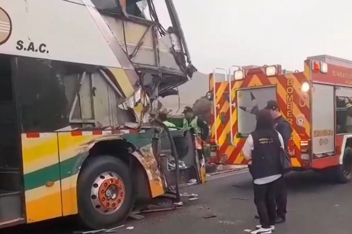 Choque entre bus y camión deja dos muertos y más de 10 heridos en la ruta Aucayama–Pasamayo. (Foto: Captura/Canal N)