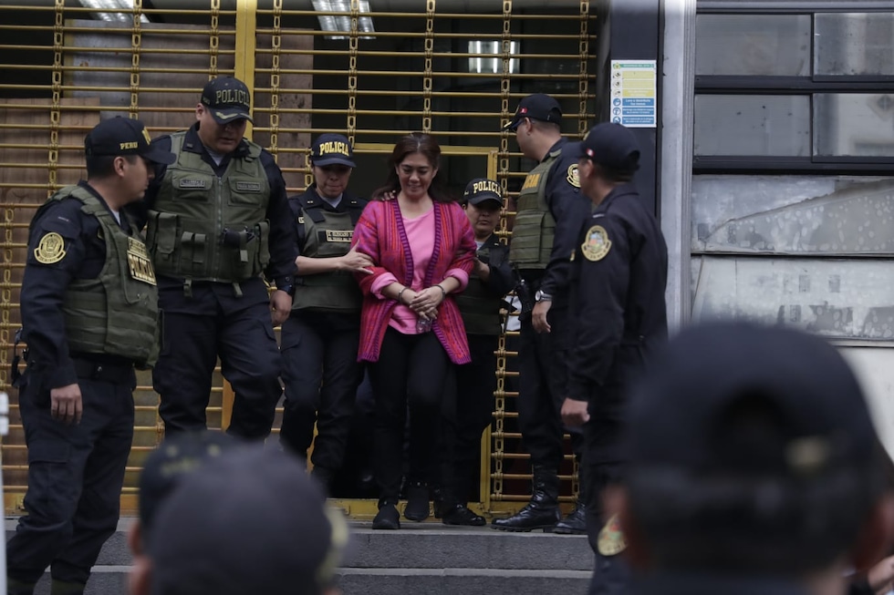 Salida de Mauricio Fernandini y Sada Goray de la carceleta de poder judicial. Foto: Hugo Pérez / @photo.gec