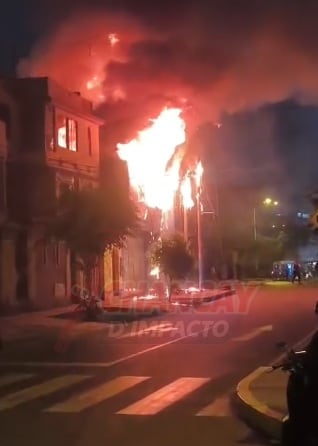 Terribles imágenes de incendio en El Agustino. (Foto: Chancay D impacto)