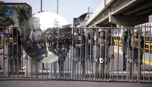 APEC 2024: Manifestantes y policías se enfrentan en las inmediaciones de la sede del Foro