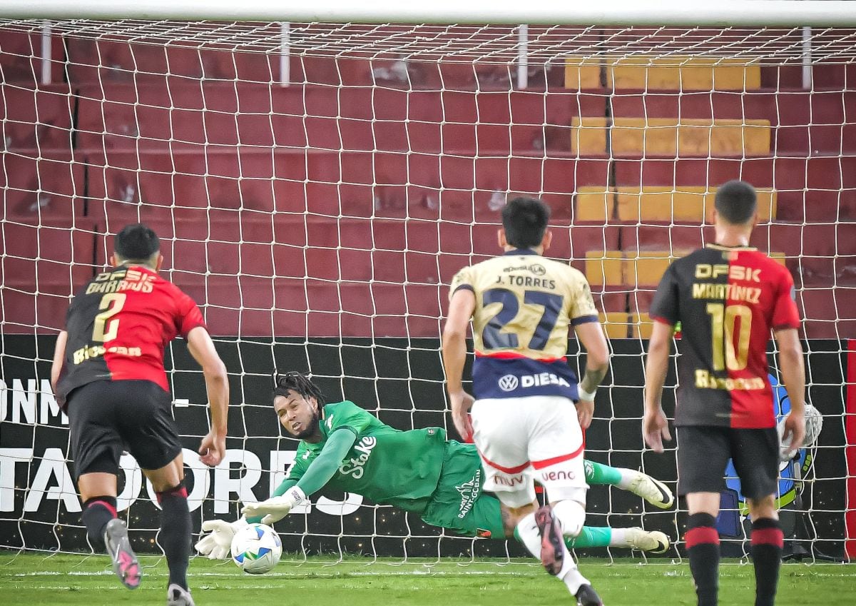 Melgar vs. Cerro Porteño en el partido de ida de la Fase 3 de la Copa Libertadores. (Foto: @MelgarOficial)