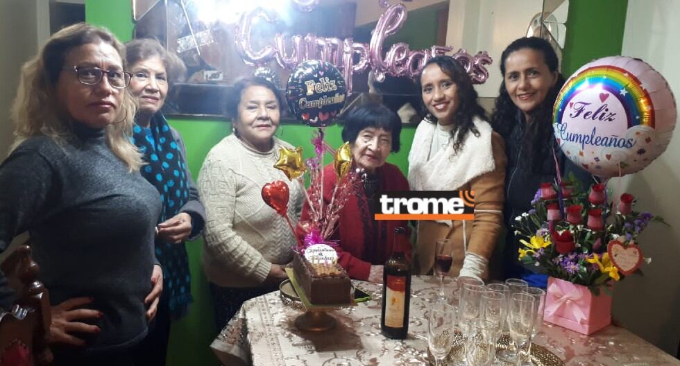 Victoria García Gil nació en San Vicente de Cañete. No se casó ni tuvo hijos, pero es feliz con el amor de su familia y recibirá con alegría el nuevo año 2022. (Trome)