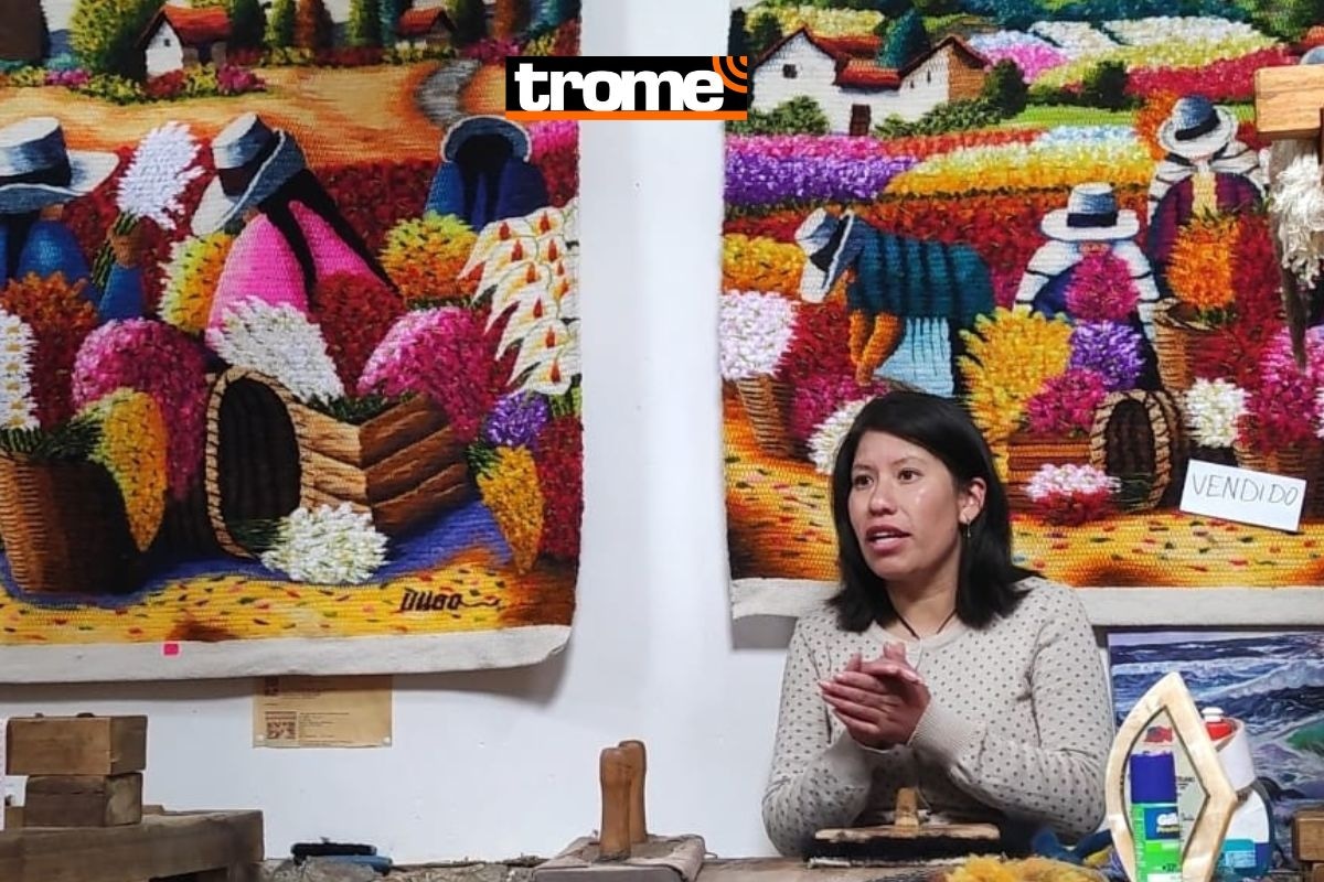 Artesanos confeccionan prendas y artículos de decoración con una explosión de colores que gusta tanto de los turistas locales y extranjero. Foto: Katty Gines.