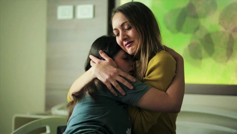 Osman se acerca a Parla en "Secretos de familia" (Foto: Ay Yapım)