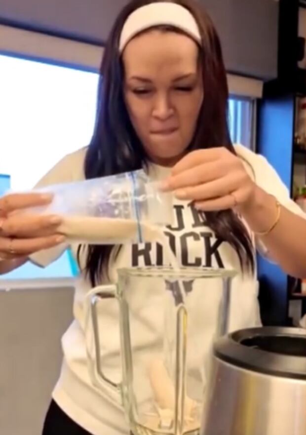 Angie Arizaga le juega terrible broma a Jota