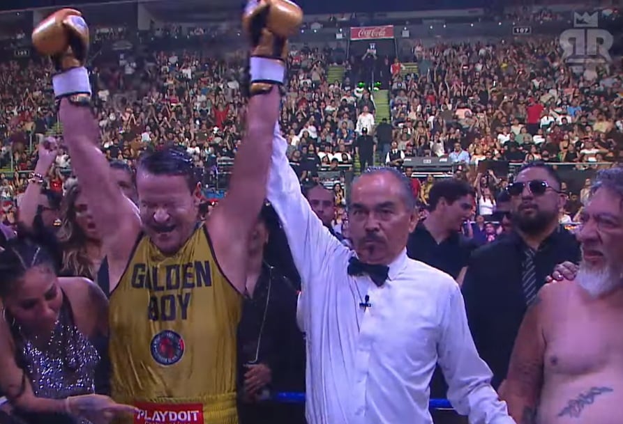 Alfredo Adame celebra su victoria sobre Carlos Trejo. (Captura Ring Royale)