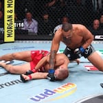 Carlos Ulberg da la sopresa con KO sobre Procházka y se lleva el título para Nueva Zelanda |VIDEO