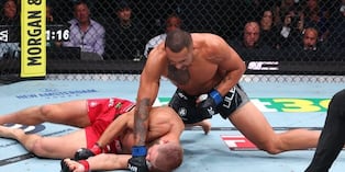 Carlos Ulberg se coronó campeón en el UFC 327 (@UFCNews)