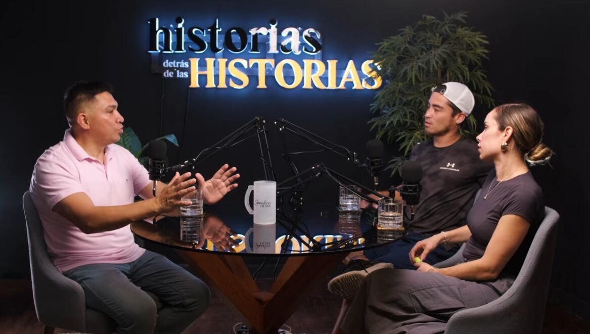Rodrigo Cuba junto a Ale Venturo en podcast.