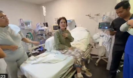 Alejandra Guzmán en el centro médico a donde la llevaron tras sufrir el dislocamiento de cadera. (Redes sociales)