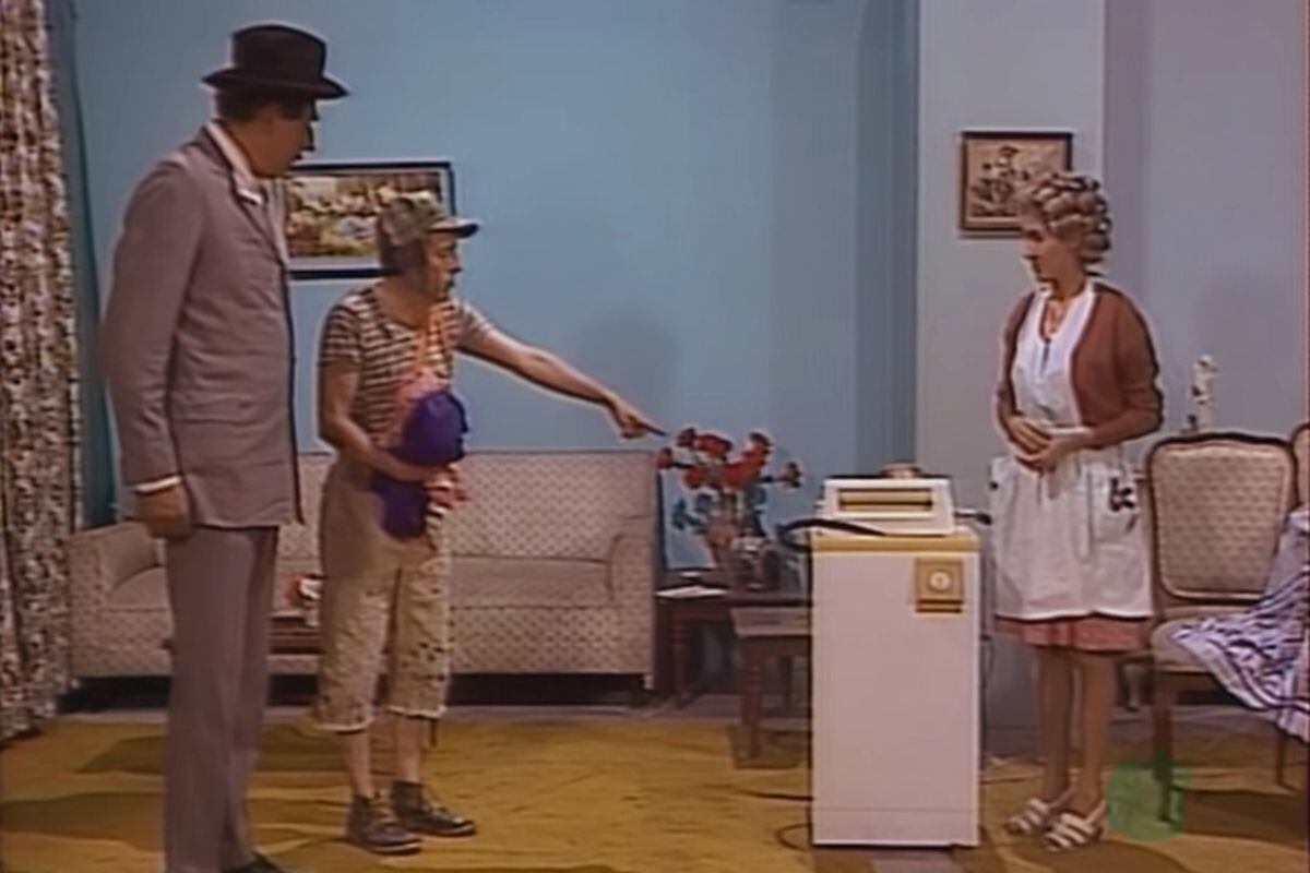 El Chavo queda sorprendido al ver la lavadora (Foto: Televisa)