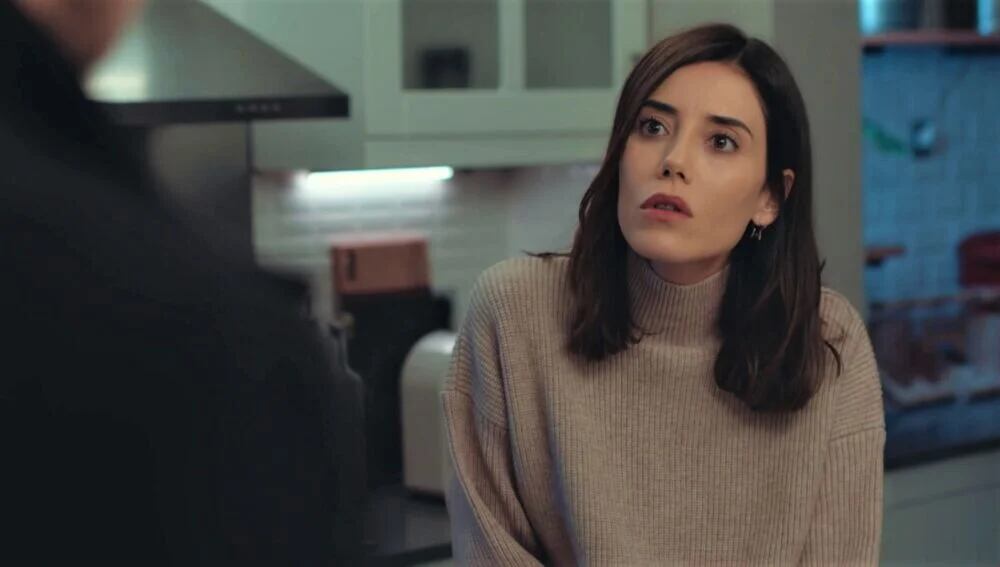 Asya le dice a Volkan que ella también tiene derecho a volver a enamorarse (Foto: Med Yapim)