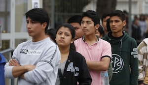 Jóvenes casi no pintan en listas al Congreso: solo 6,8% de candidatos al Parlamento tiene menos de 30 años