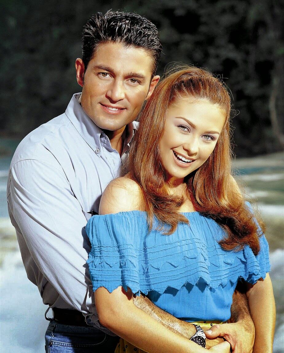 Fernando Colunga y Aracely Arámbula protagonizaron la telenovela "Abrázame muy fuerte" en el año 2000 (Foto: Televisa)