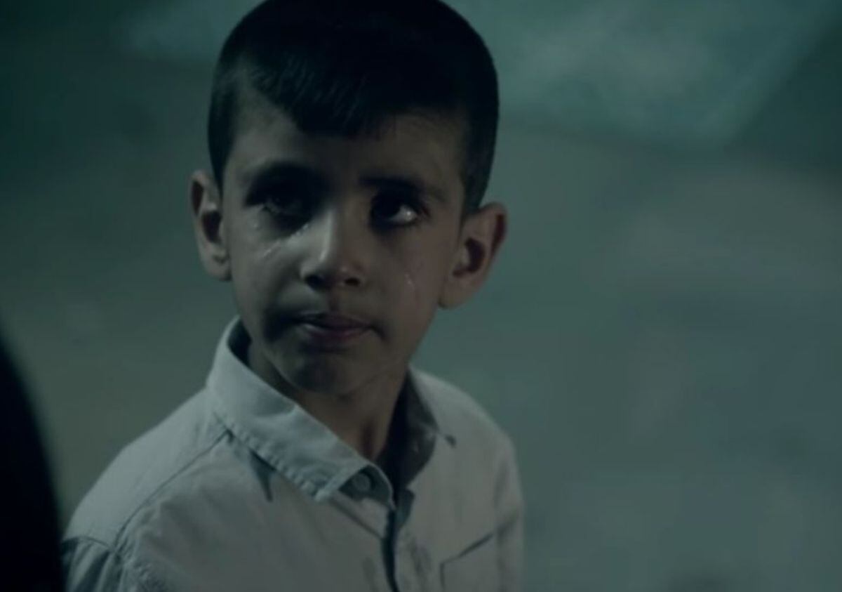 El niño se caracteriza por tener ojos grandes y negros, que reflejan lo dura que ha sido su vida (Foto: ATV)