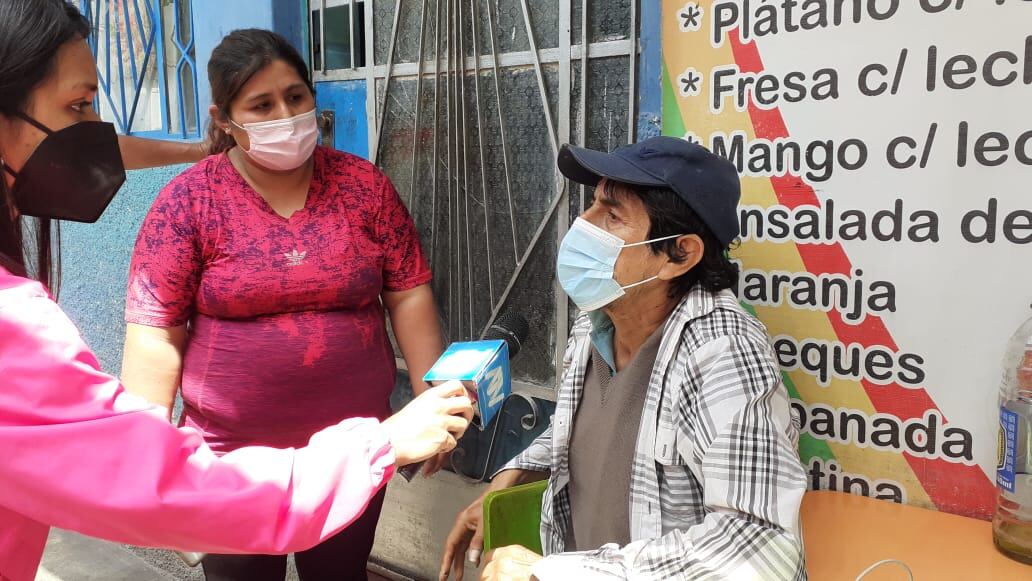 Un hombre de unos 35 años fue atacado a golpes por un grupo de ladrones, corrió para escapar de los atacantes y murió al caer del segundo piso de una vivienda, donde intentó refugiarse, en Ate. (fotos: Mónica Rochabrum/TROME)