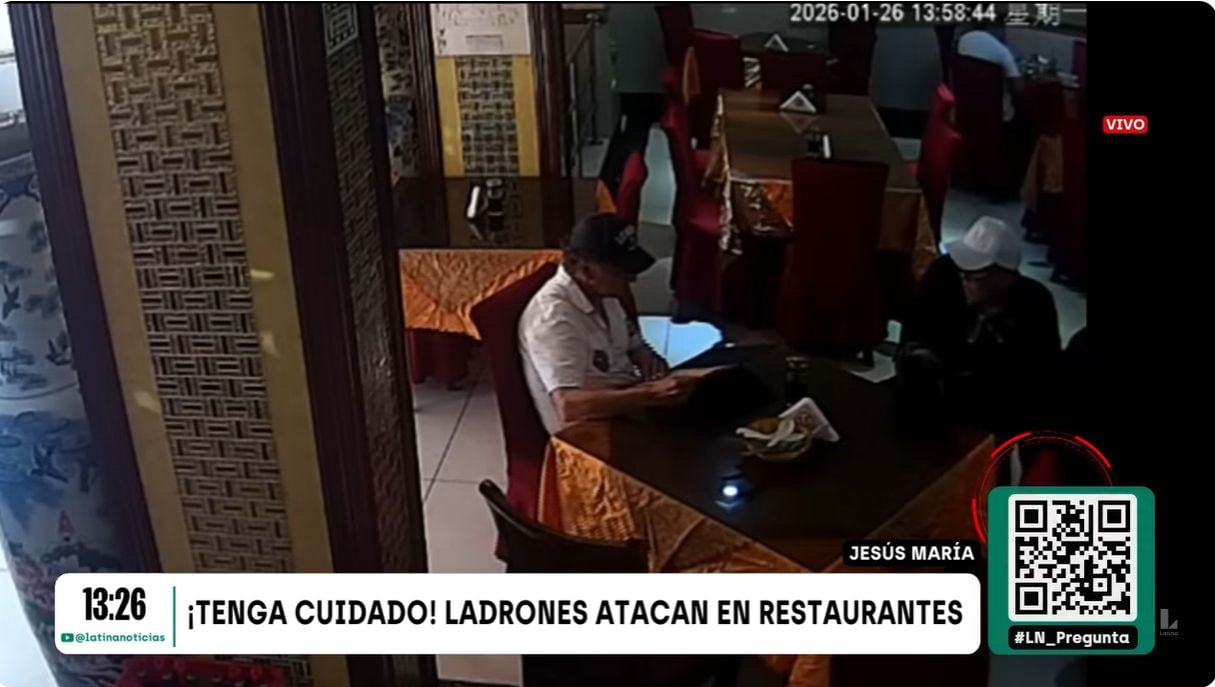 Abuelitos fueron captados robando en restaurante de Jesús María. Foto: Latina