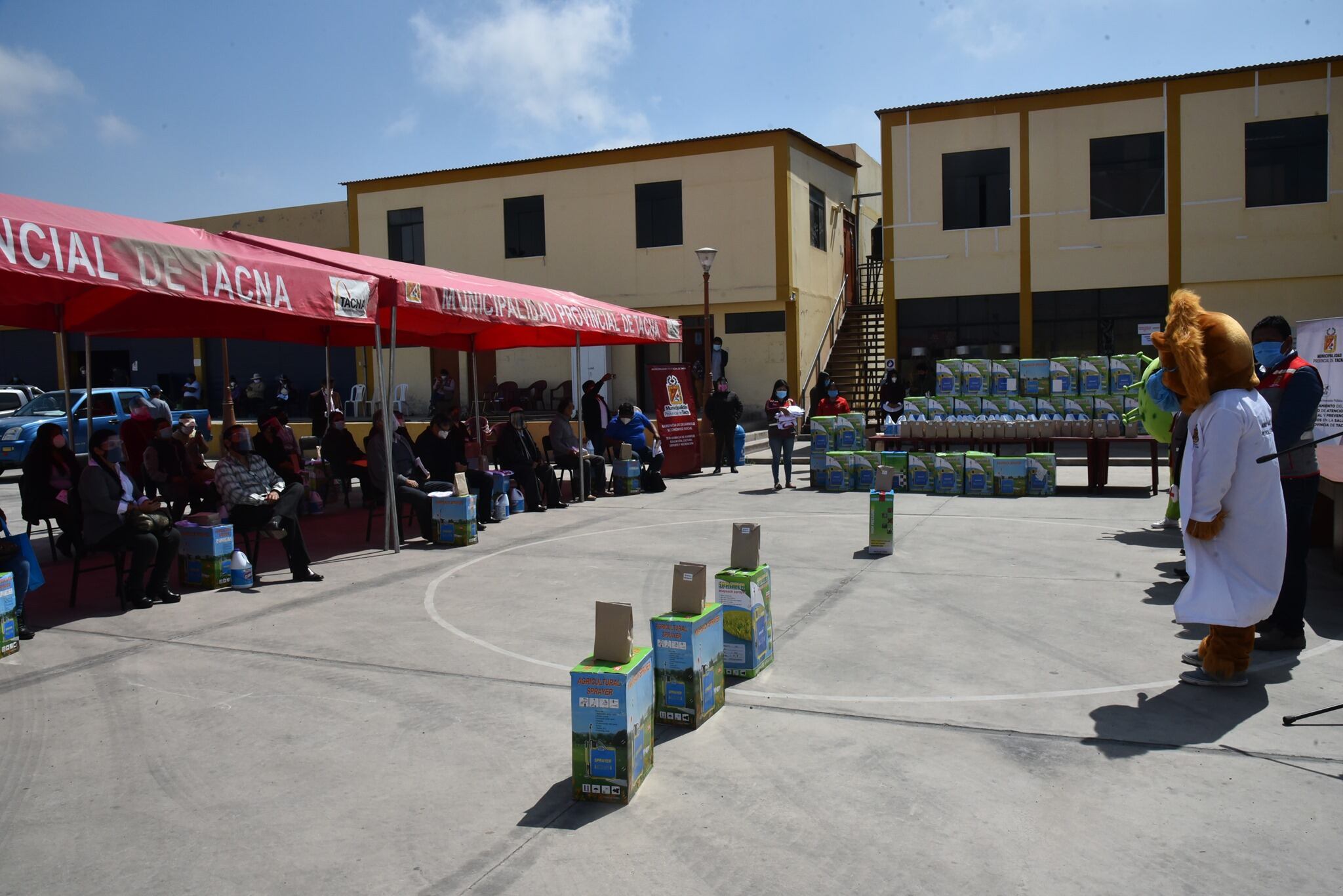 Fueron 57 juntas vecinales las que se beneficiarán con estos implementos de desinfección.