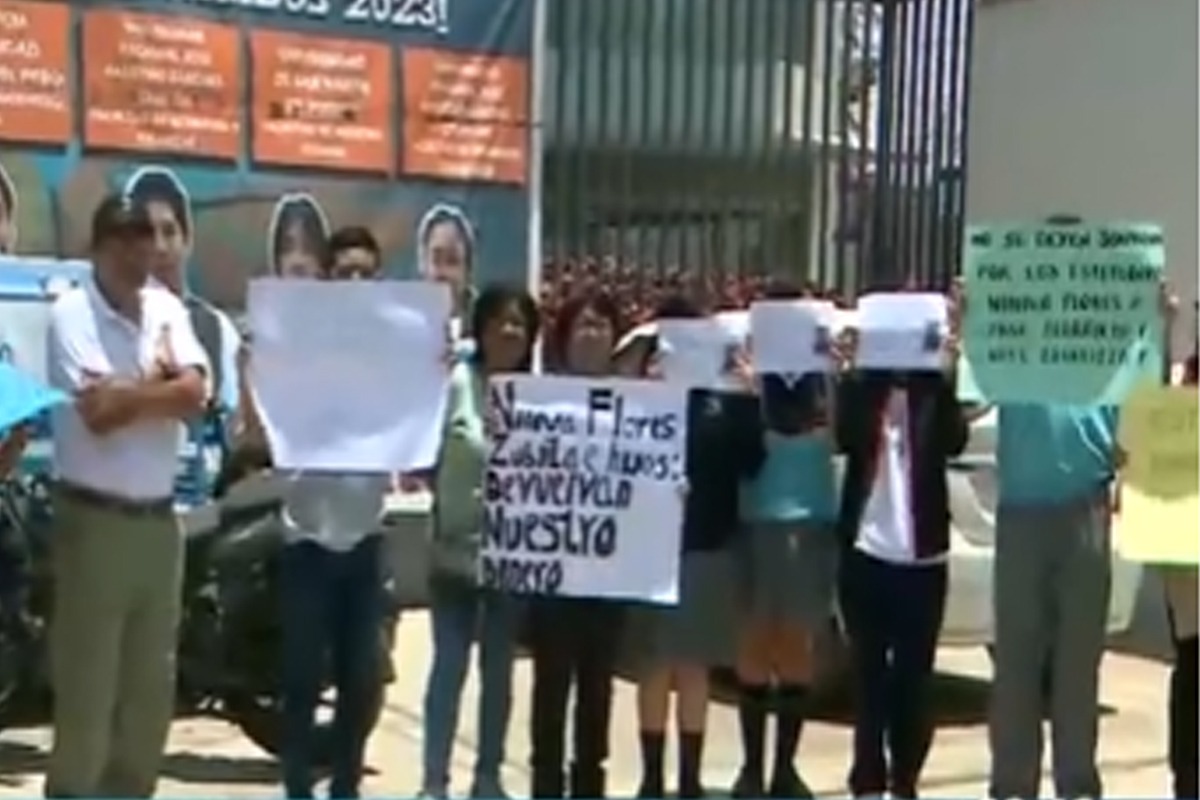 Padre de familia se encuentran indignados.