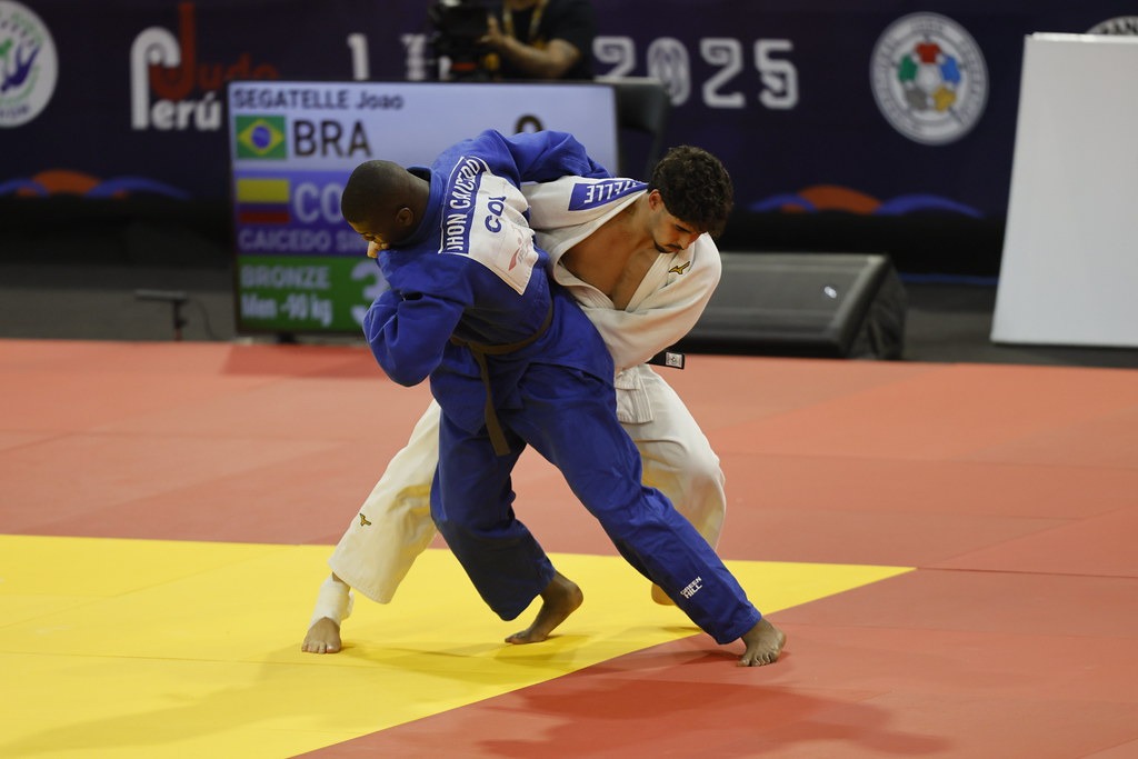 Octubre será un mes a pura competencia.