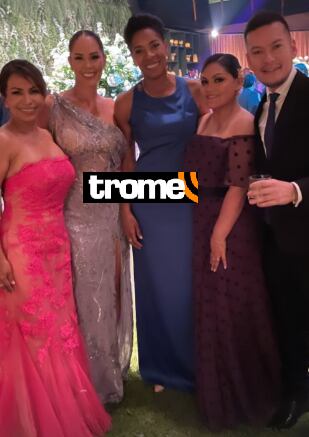 Karen Shcwarz llegó al matrimonio junto a Ezio Oliva. En la foto también se observa a la excongresista Leyla Chihuán